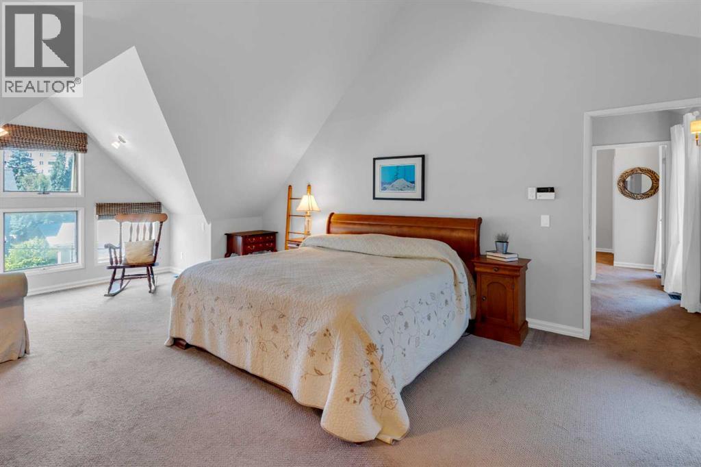Single Family House for Sale in  Gladstone Road NW Hillhurst Calgary 