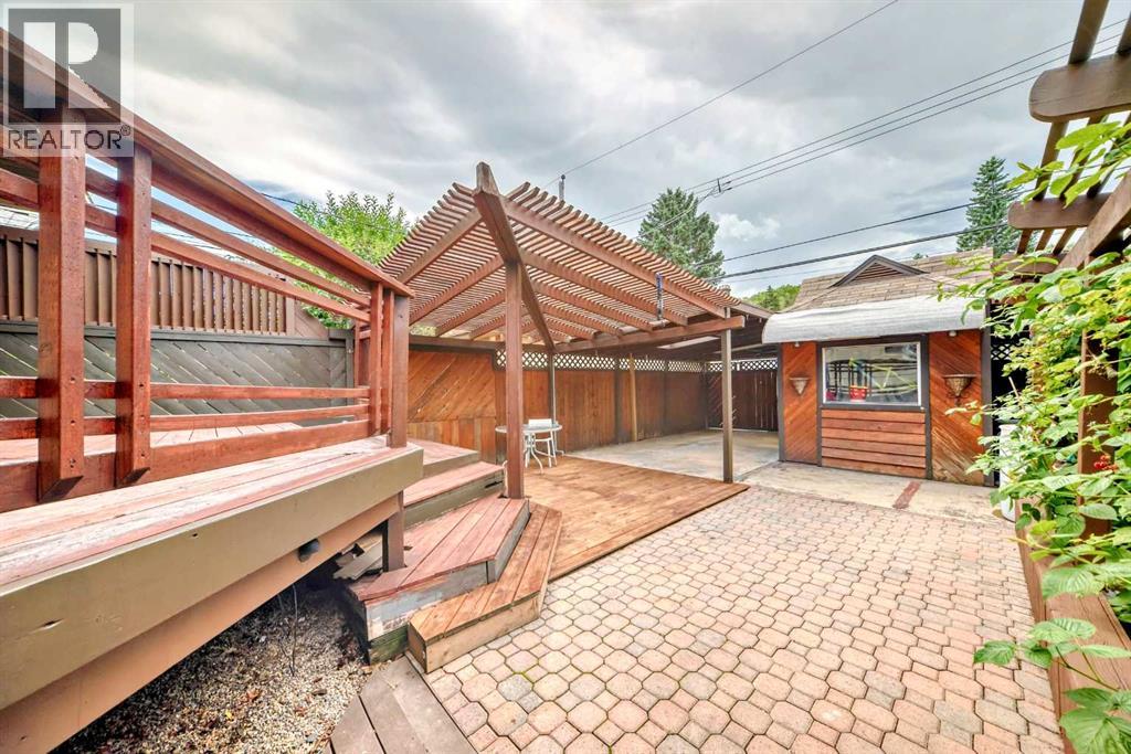Single Family House Bi-level for Sale in   Avenue NW Bowness Calgary 