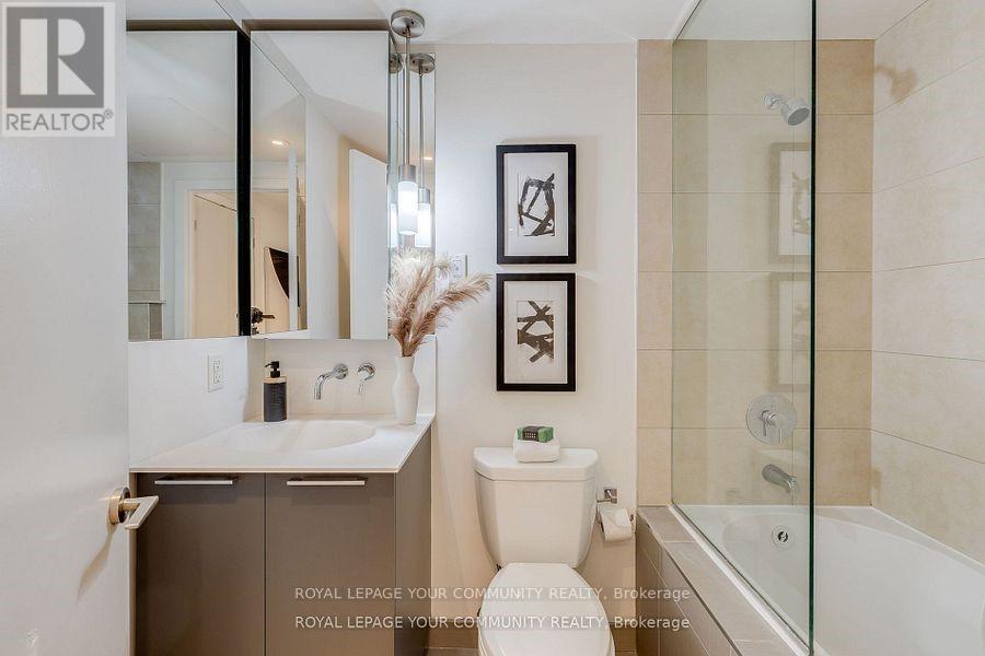 Photo 14 of 211 650 King Street W, Toronto ON