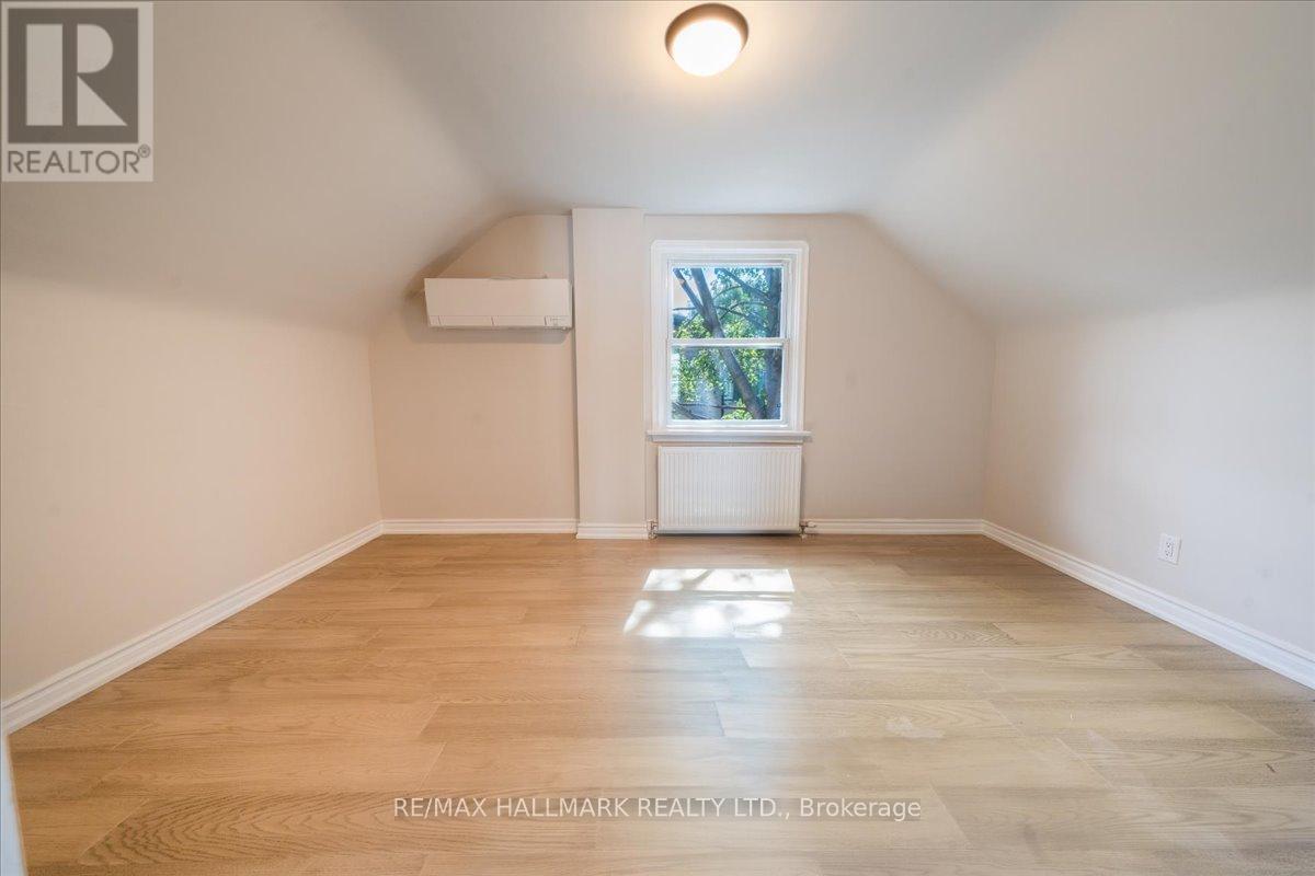 Photo 17 of 16 Willowhurst Crescent, Toronto ON