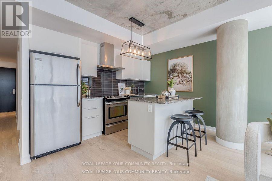 Photo 4 of 211 650 King Street W, Toronto ON