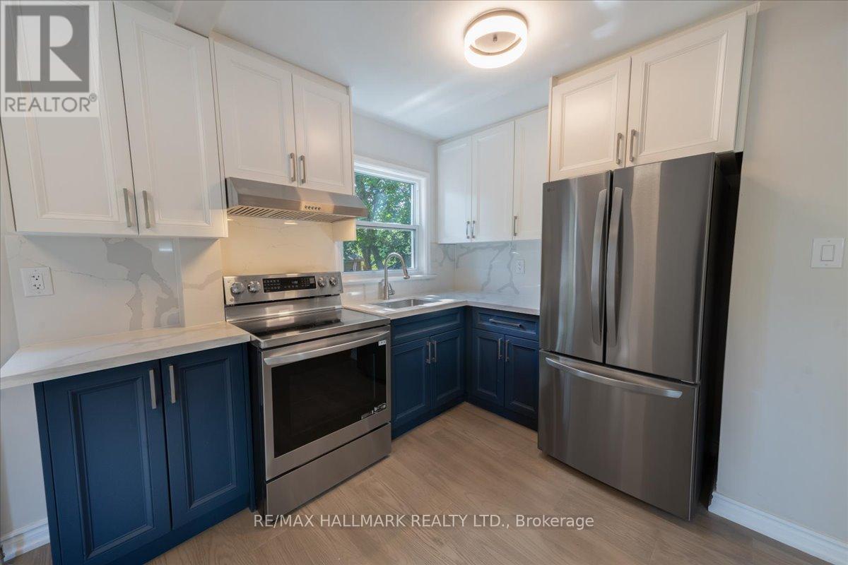 Photo 10 of 16 Willowhurst Crescent, Toronto ON