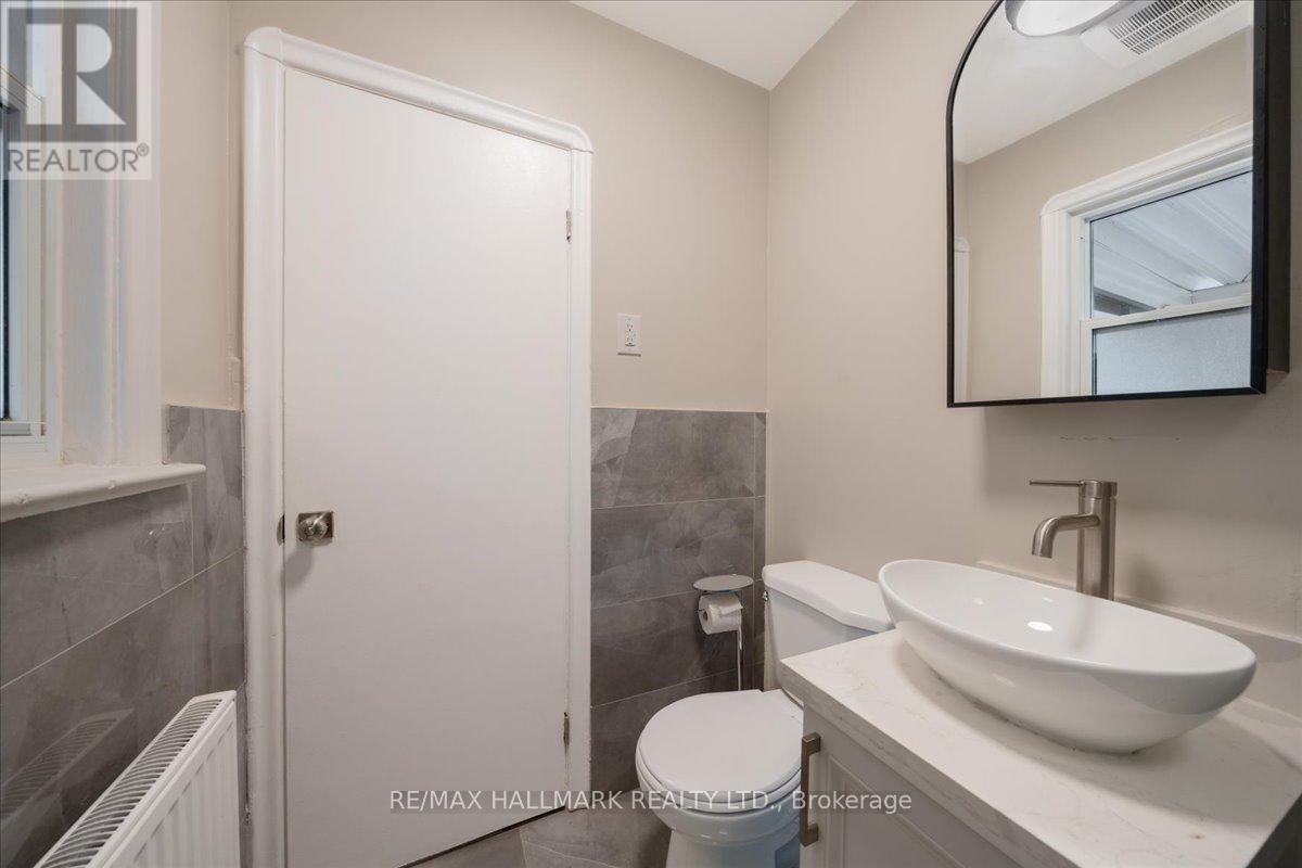Photo 14 of 16 Willowhurst Crescent, Toronto ON