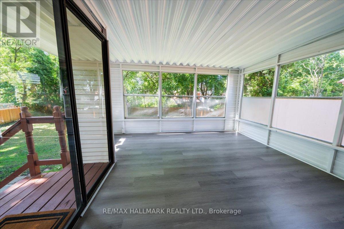 Photo 21 of 16 Willowhurst Crescent, Toronto ON