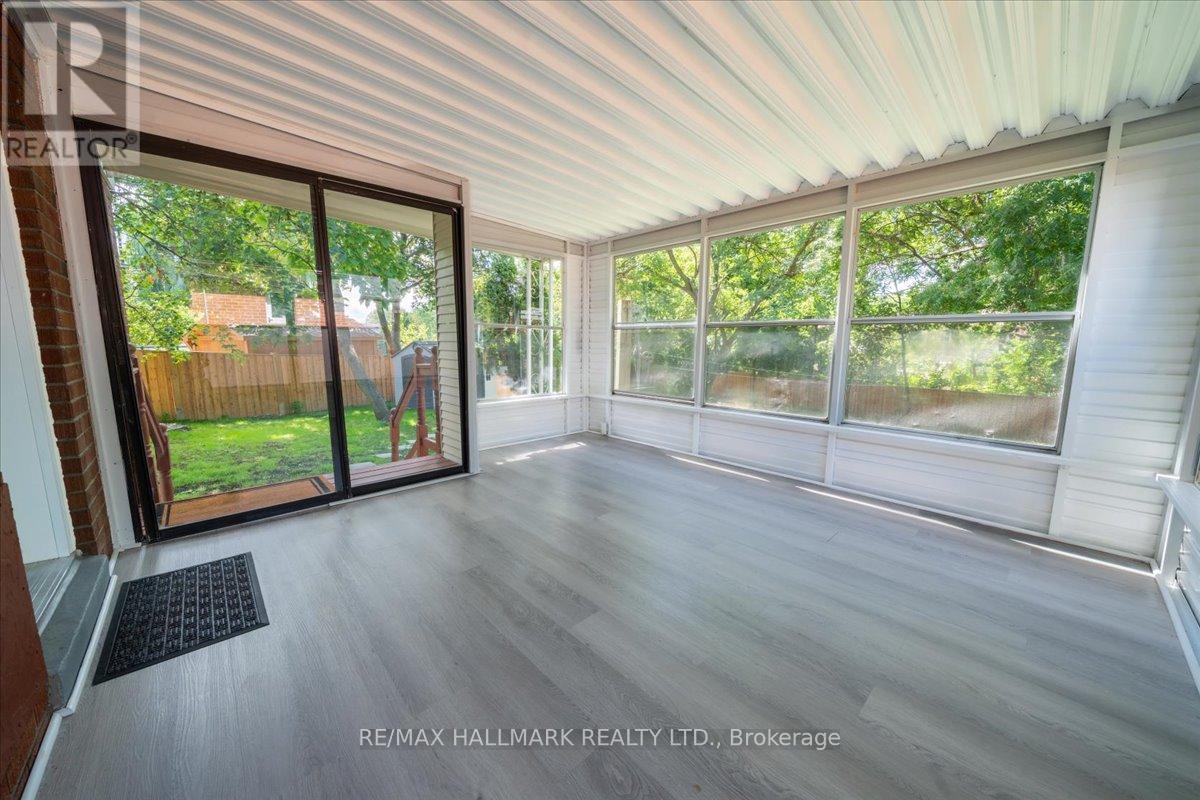 Photo 22 of 16 Willowhurst Crescent, Toronto ON