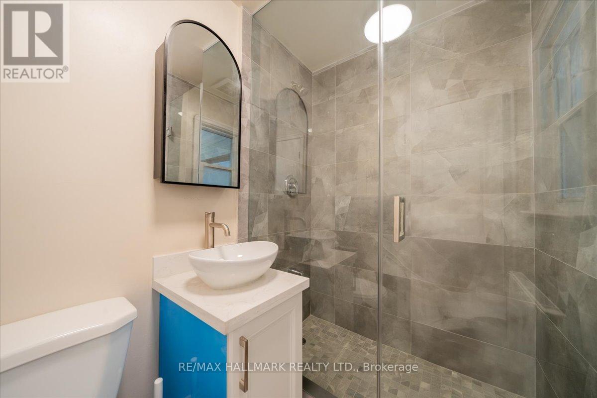 Photo 13 of 16 Willowhurst Crescent, Toronto ON