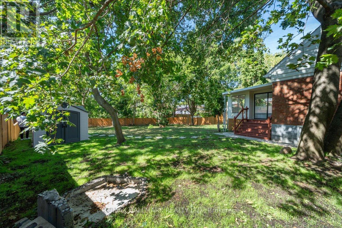 Photo 34 of 16 Willowhurst Crescent, Toronto ON