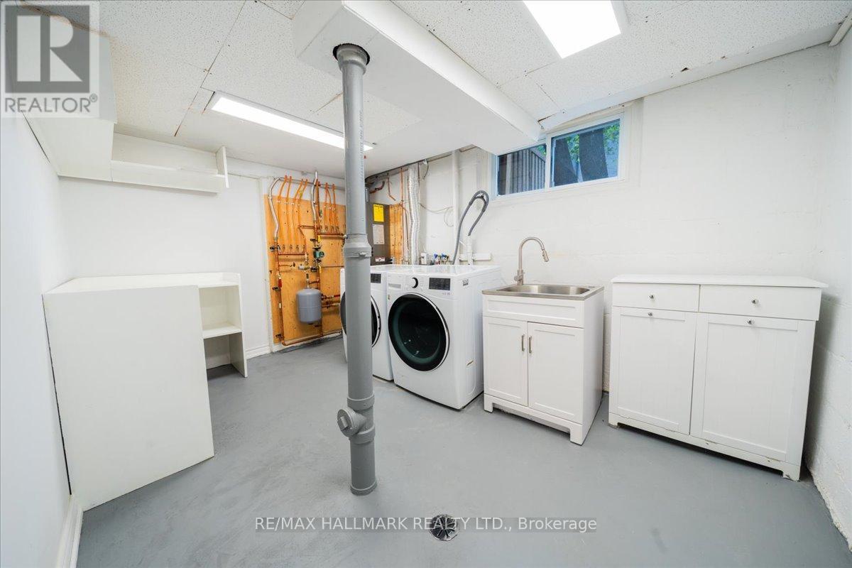 Photo 30 of 16 Willowhurst Crescent, Toronto ON