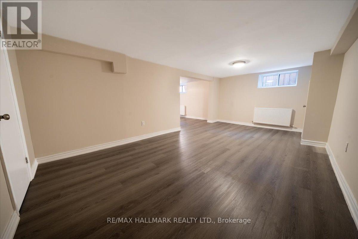 Photo 26 of 16 Willowhurst Crescent, Toronto ON