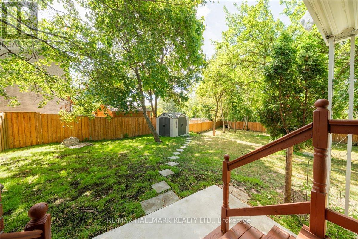 Photo 23 of 16 Willowhurst Crescent, Toronto ON