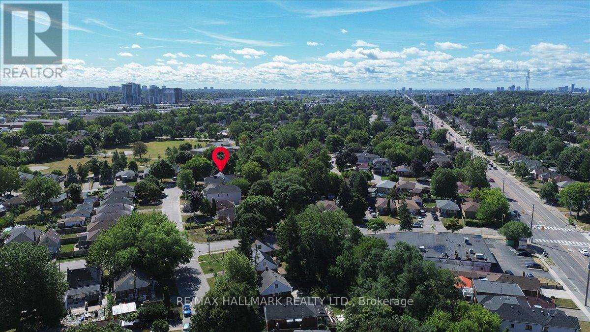 Photo 40 of 16 Willowhurst Crescent, Toronto ON