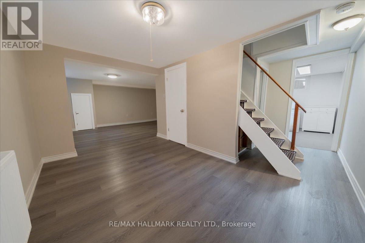 Photo 24 of 16 Willowhurst Crescent, Toronto ON