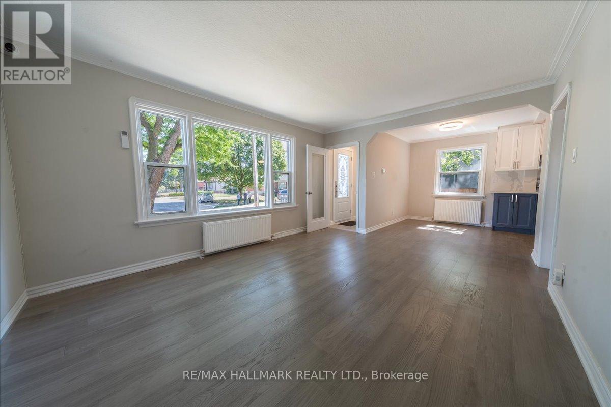 Photo 6 of 16 Willowhurst Crescent, Toronto ON