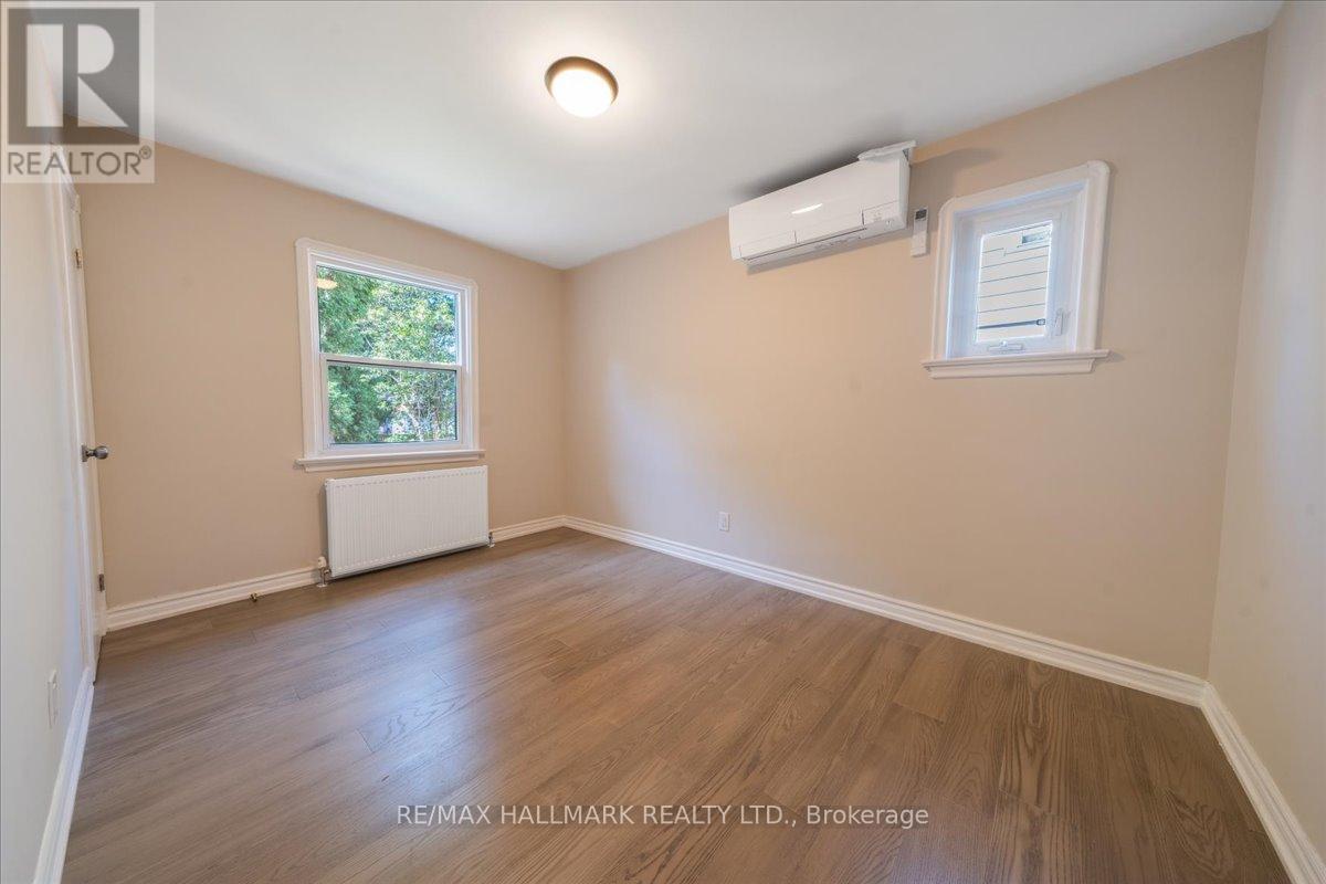Photo 15 of 16 Willowhurst Crescent, Toronto ON