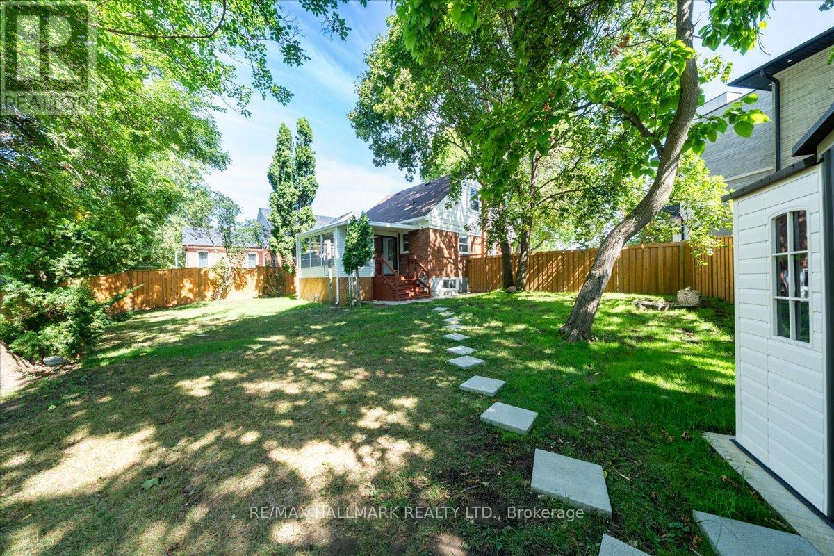 Photo 38 of 16 Willowhurst Crescent, Toronto ON