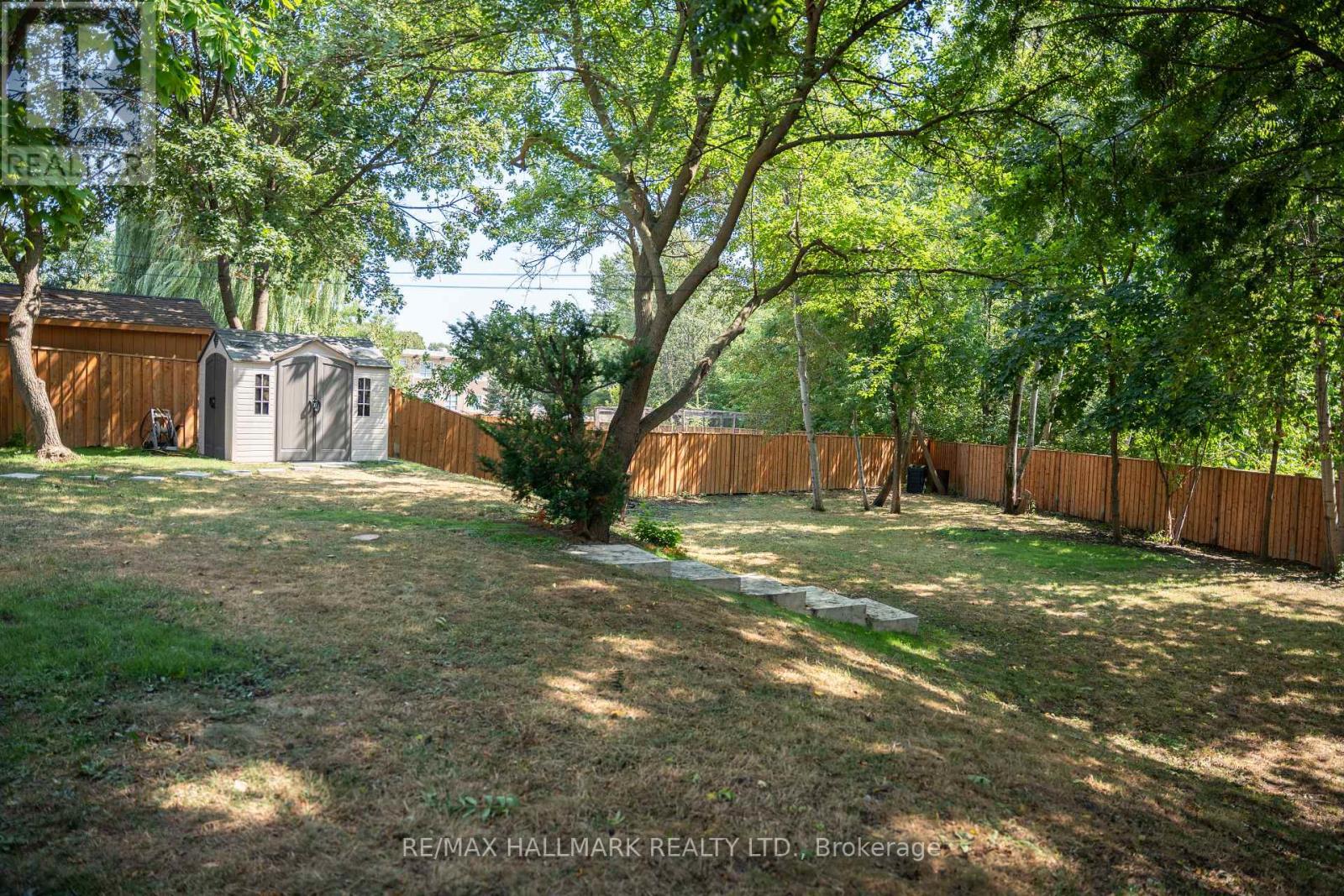 Photo 33 of 16 Willowhurst Crescent, Toronto ON
