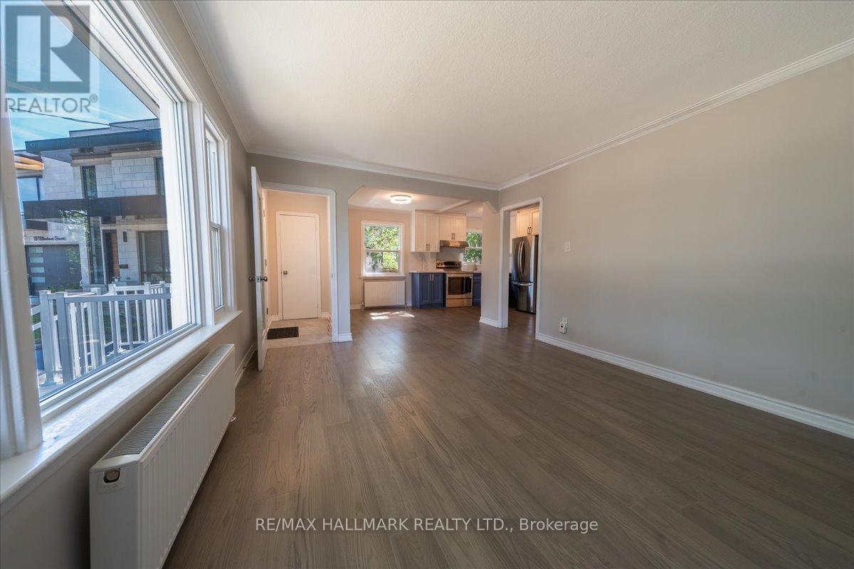 Photo 7 of 16 Willowhurst Crescent, Toronto ON
