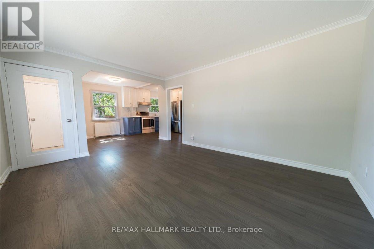 Photo 8 of 16 Willowhurst Crescent, Toronto ON