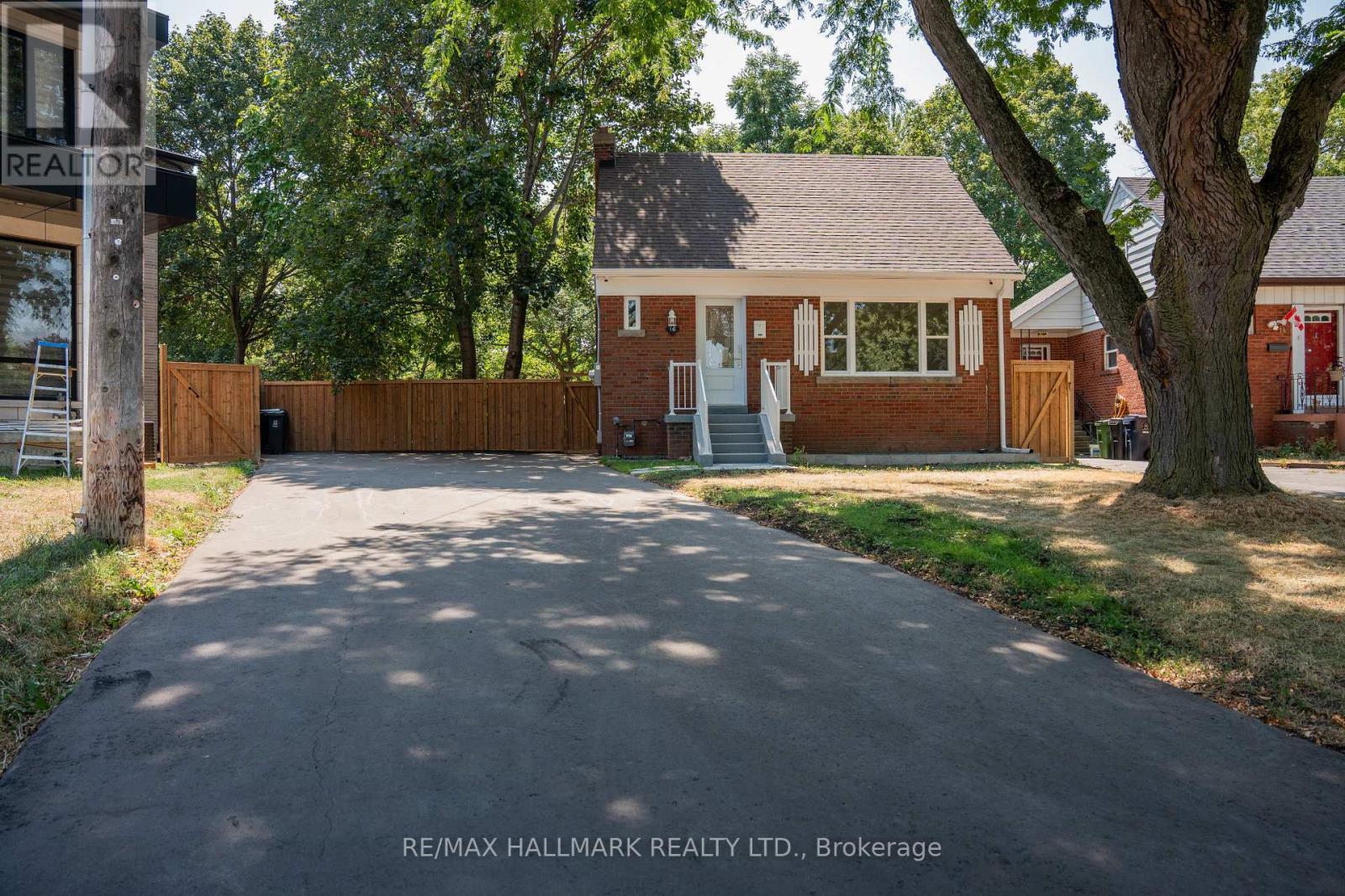 Photo 42 of 16 Willowhurst Crescent, Toronto ON