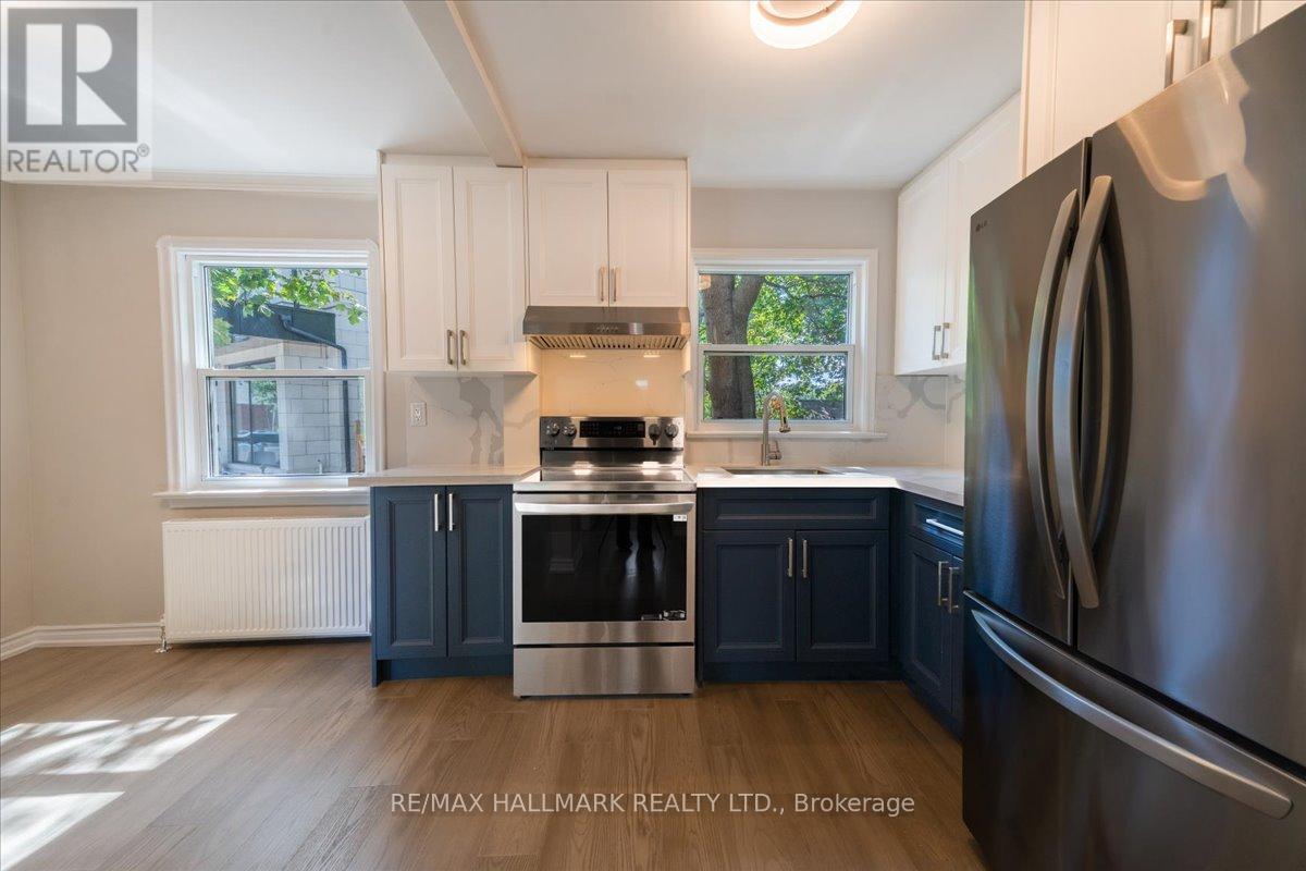 Photo 9 of 16 Willowhurst Crescent, Toronto ON