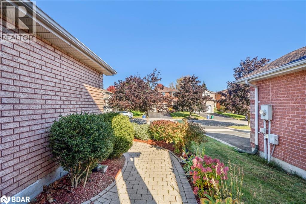 Photo 5 of 41 Widgeon Street, Barrie ON