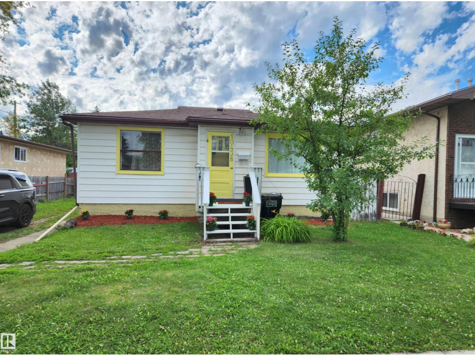 Photo 1 of 10438 155 St Nw, Edmonton AB