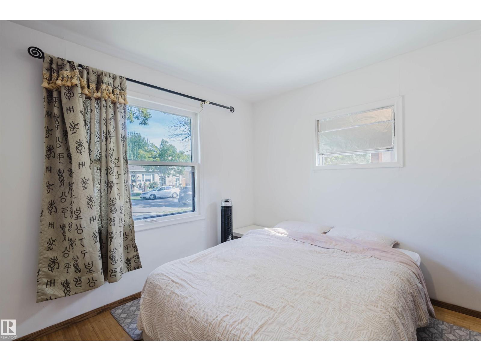 Photo 10 of 10438 155 St Nw, Edmonton AB