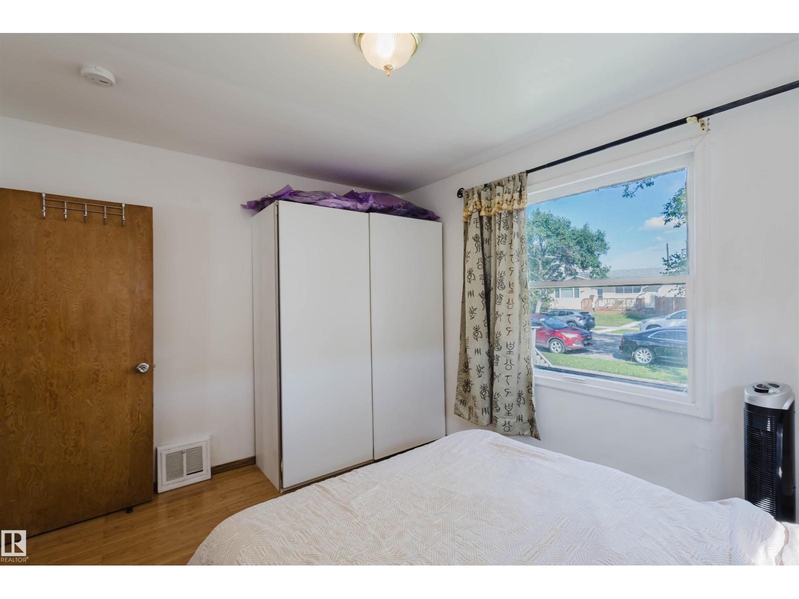 Photo 11 of 10438 155 St Nw, Edmonton AB