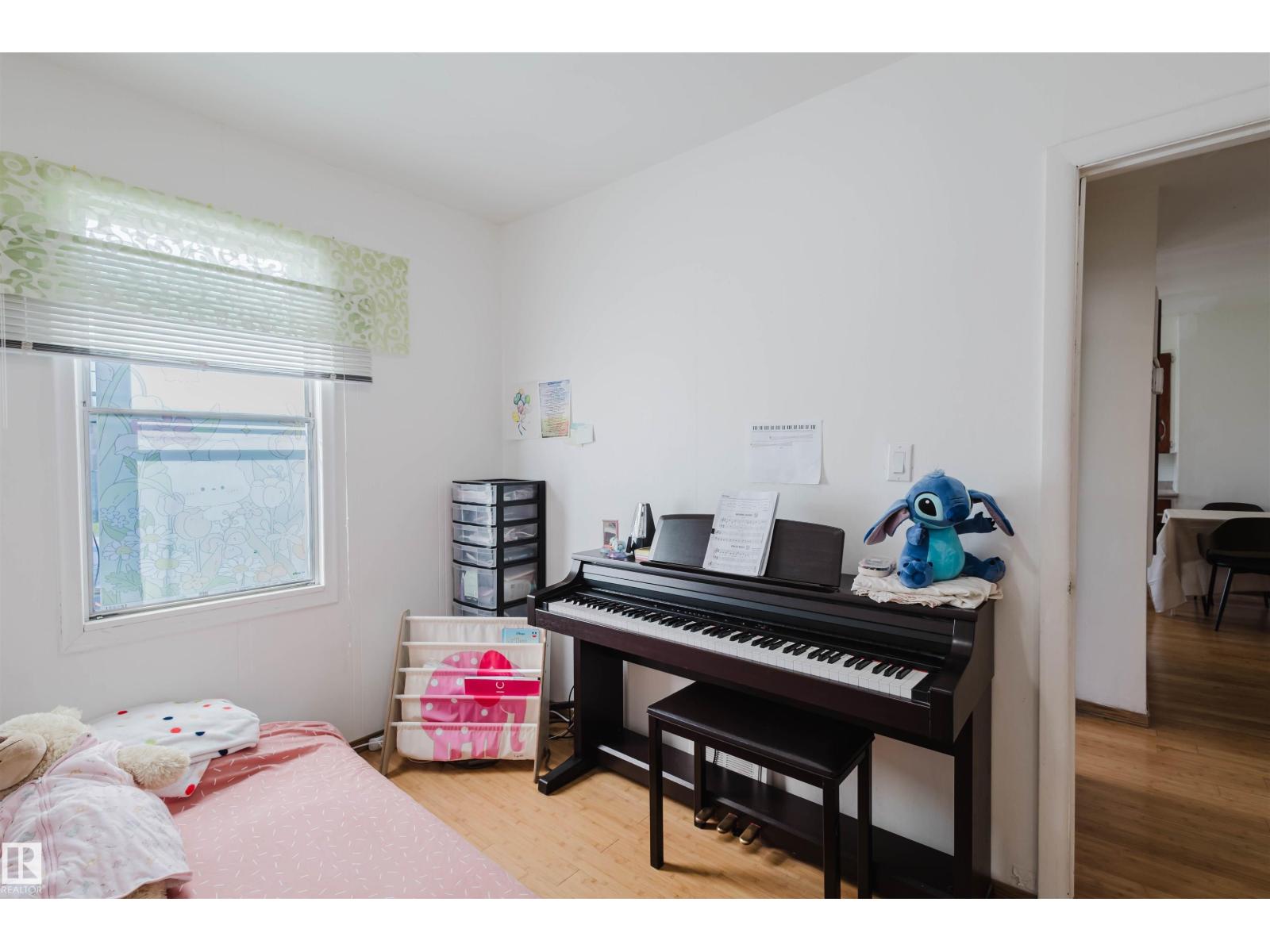 Photo 14 of 10438 155 St Nw, Edmonton AB