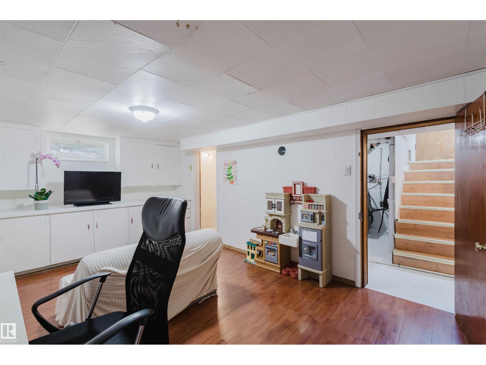 Photo 16 of 10438 155 St Nw, Edmonton AB