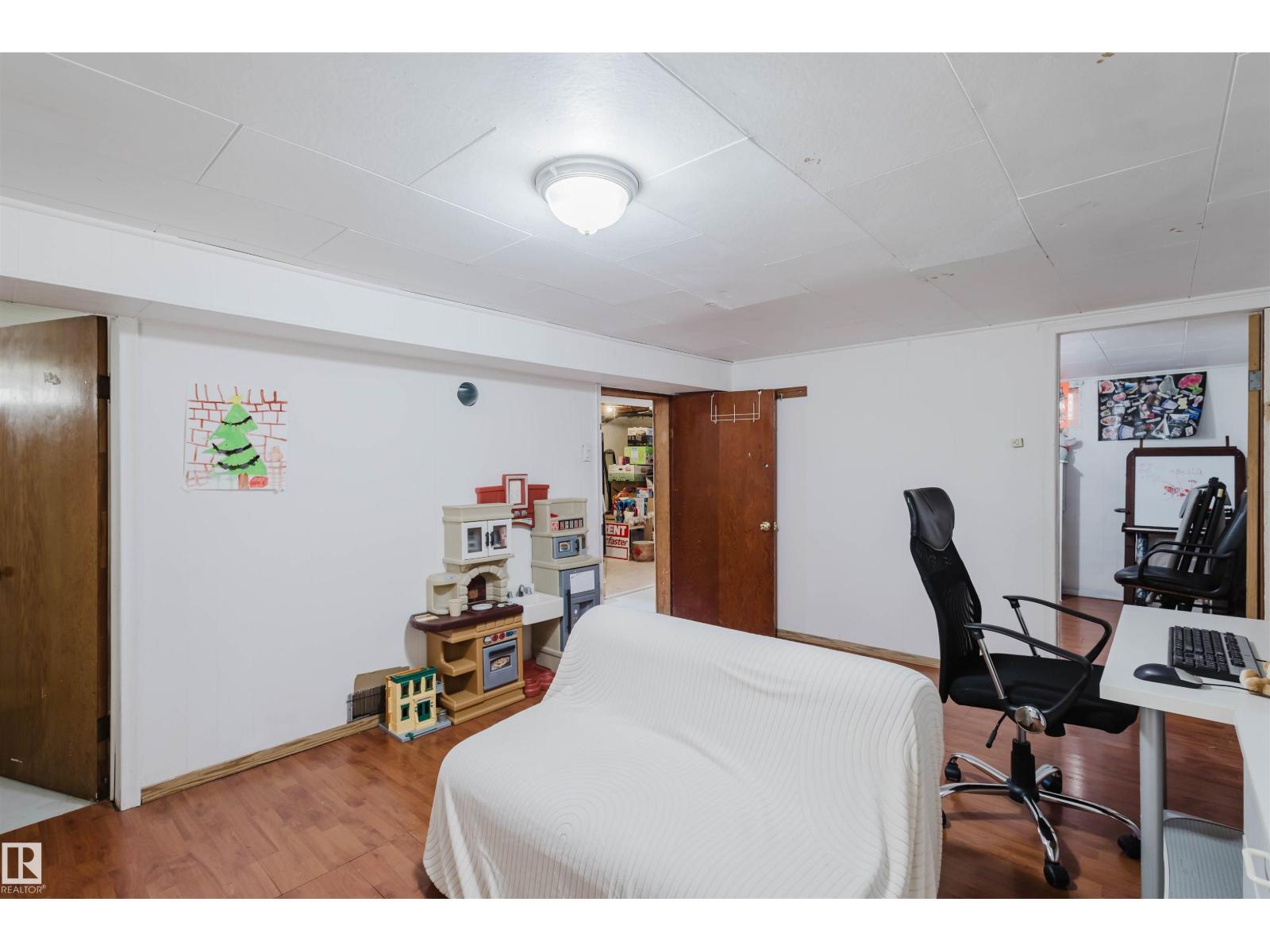 Photo 17 of 10438 155 St Nw, Edmonton AB