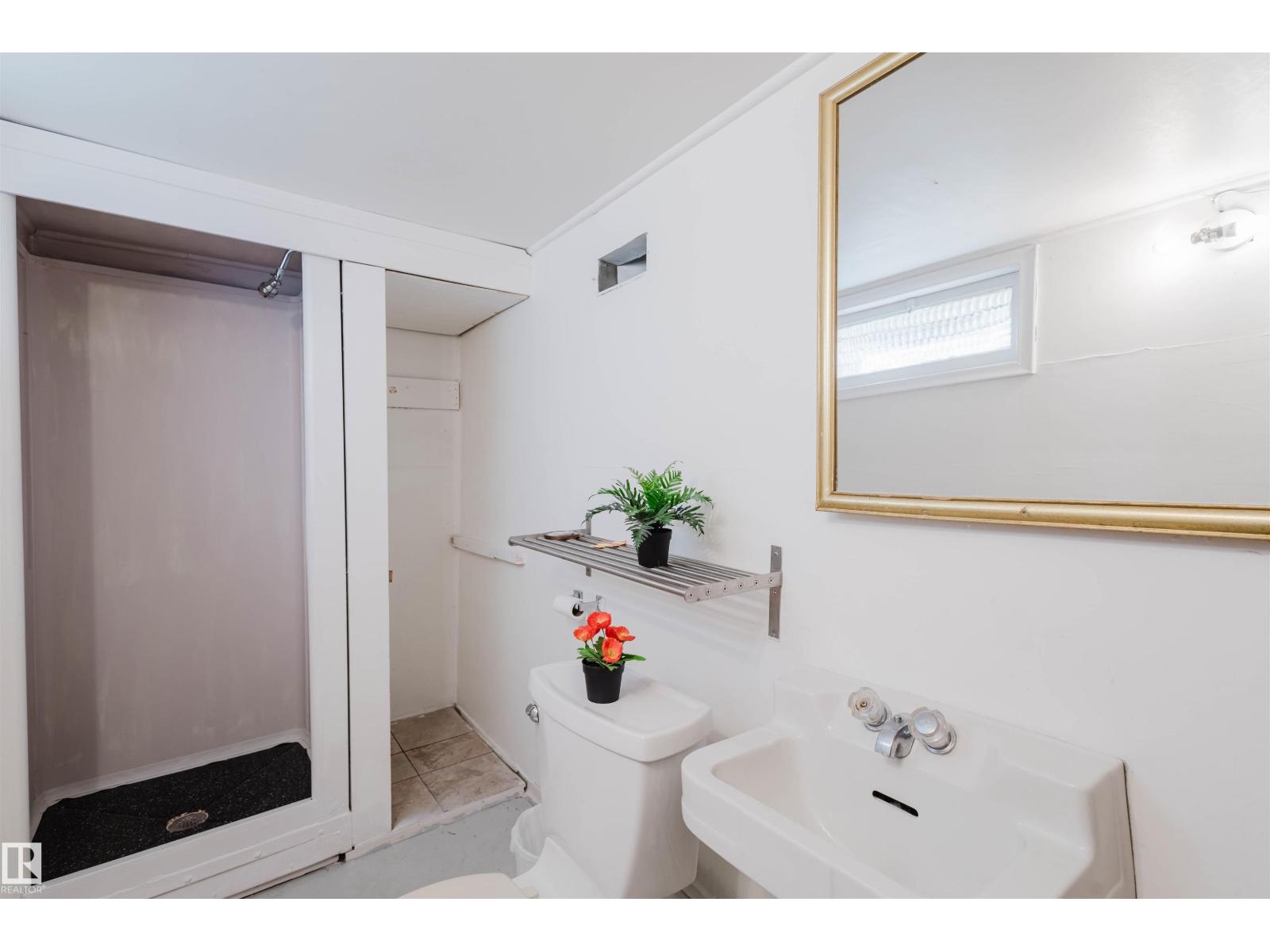 Photo 22 of 10438 155 St Nw, Edmonton AB