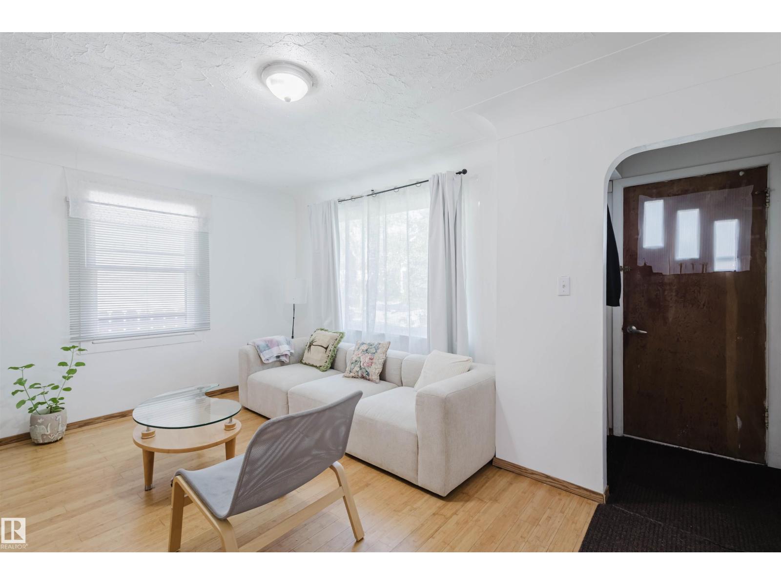 Photo 3 of 10438 155 St Nw, Edmonton AB