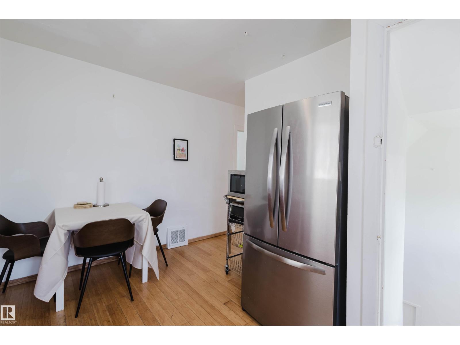 Photo 9 of 10438 155 St Nw, Edmonton AB