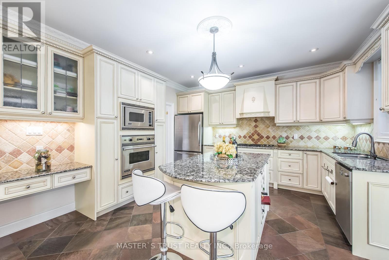 Photo 15 of 242 Empress Avenue, Toronto ON