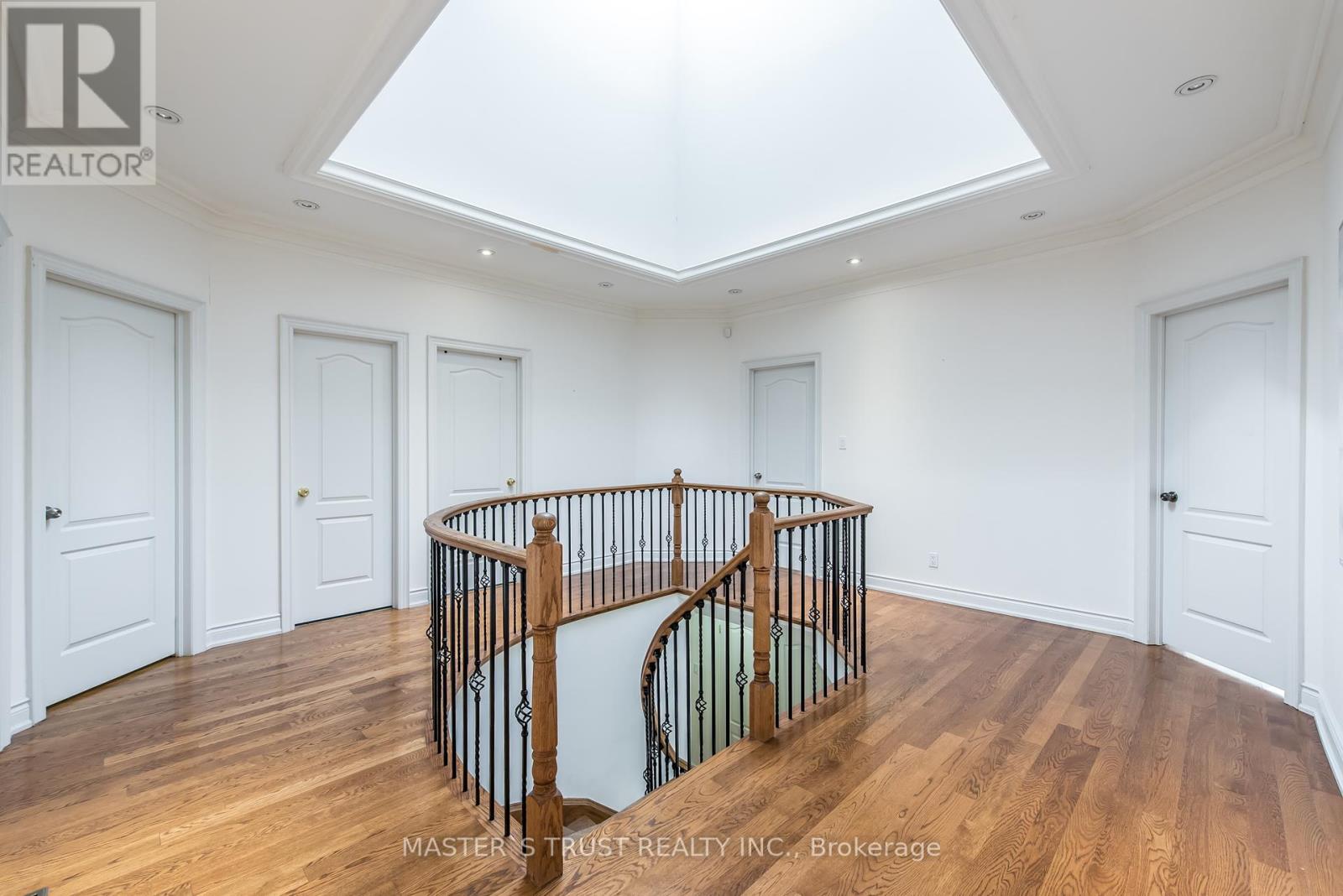 Photo 18 of 242 Empress Avenue, Toronto ON