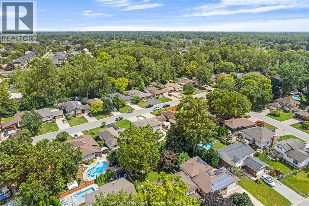 Photo 10 of 374 Ramblewood Drive, Lasalle ON