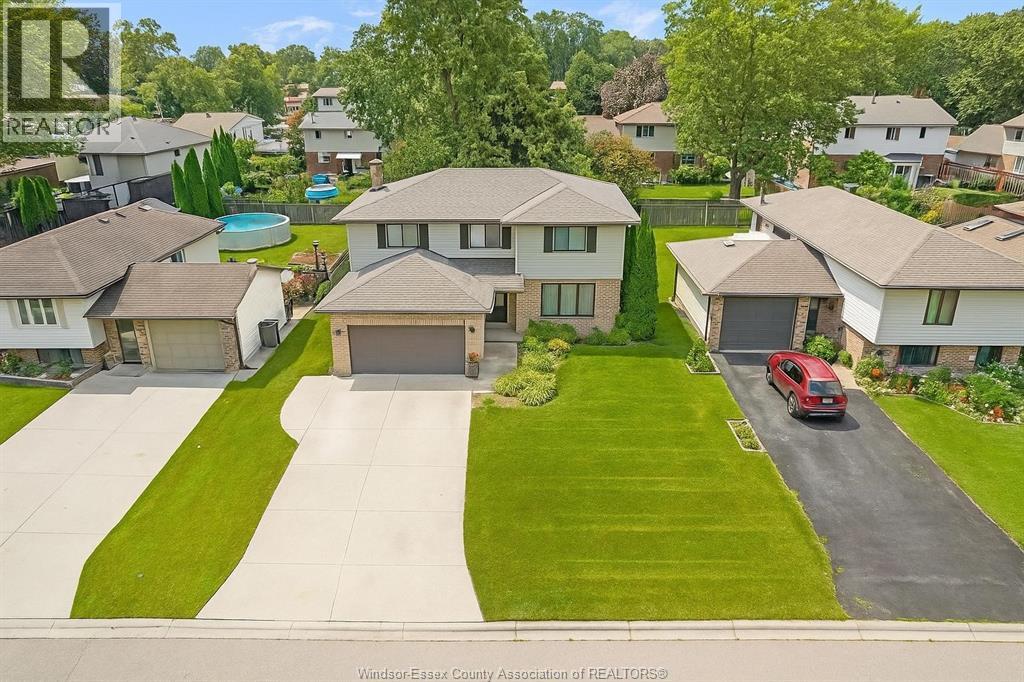 Photo 2 of 374 Ramblewood Drive, Lasalle ON