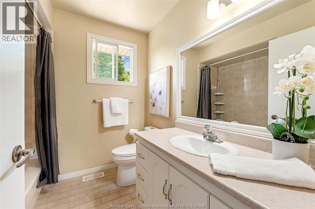 Photo 36 of 374 Ramblewood Drive, Lasalle ON
