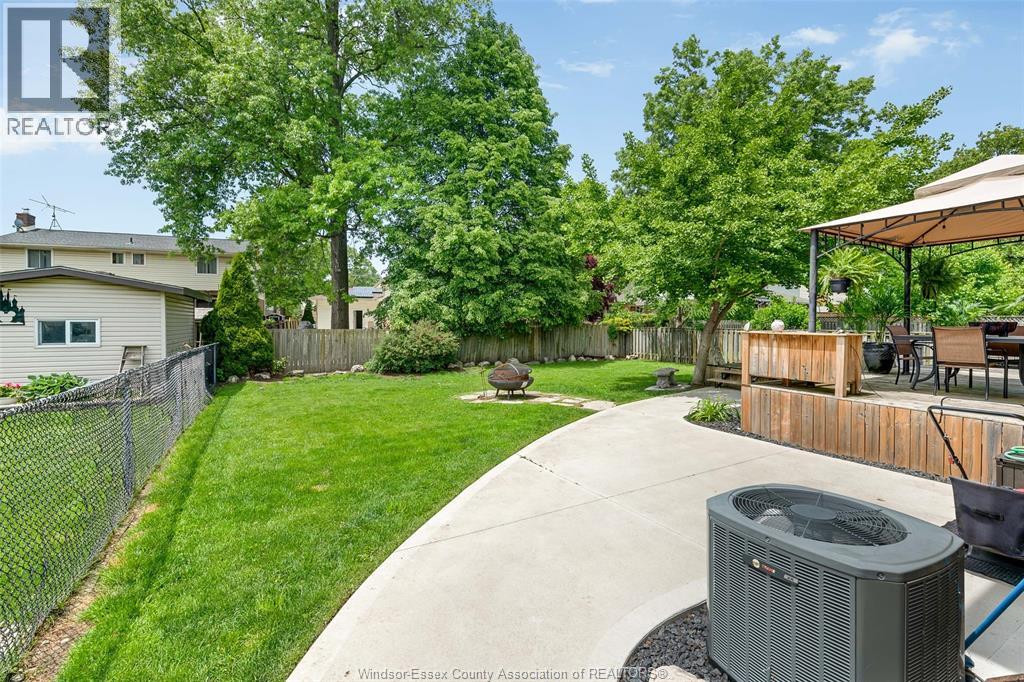 Photo 4 of 374 Ramblewood Drive, Lasalle ON