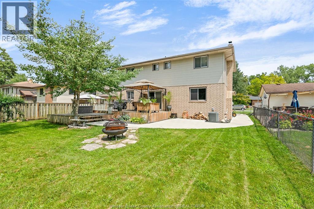 Photo 5 of 374 Ramblewood Drive, Lasalle ON
