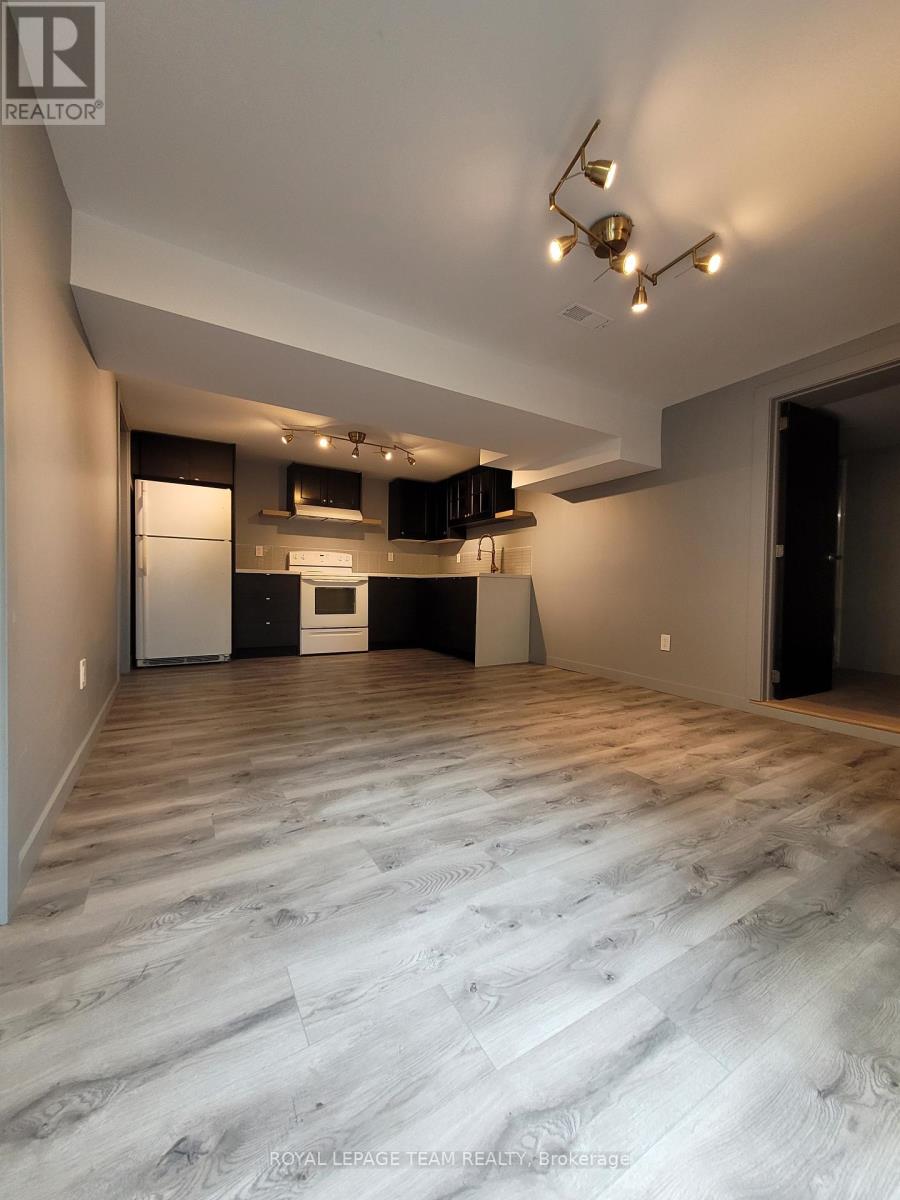 Photo 38 of 1008 St Laurent Boulevard, Ottawa ON
