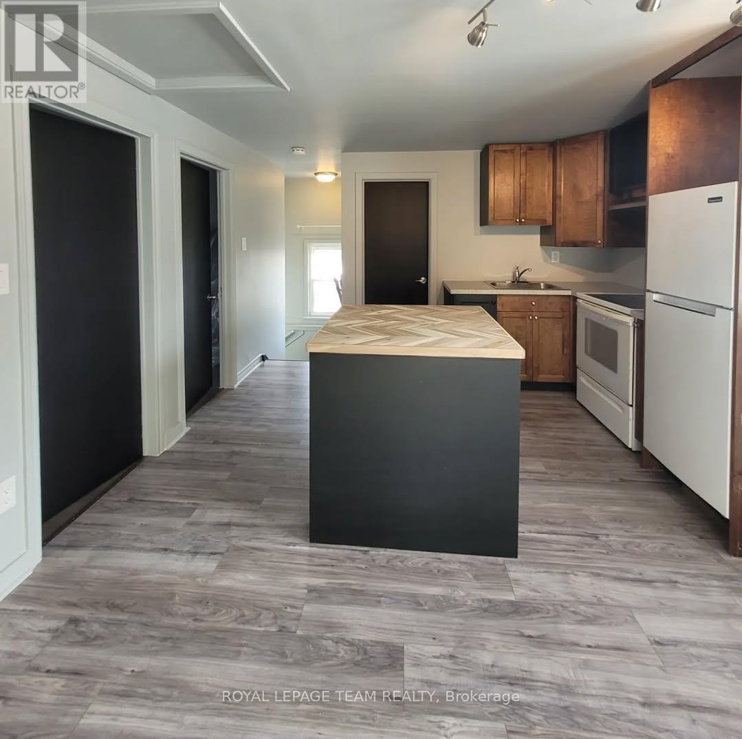 Photo 39 of 1008 St Laurent Boulevard, Ottawa ON