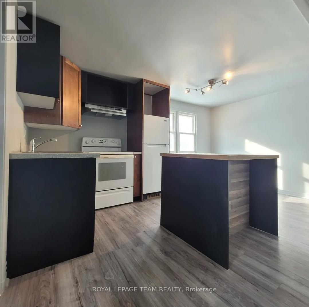 Photo 12 of 1008 St Laurent Boulevard, Ottawa ON