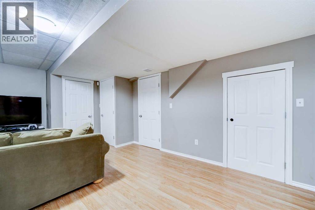 Single Family House for Sale in #   Avenue NE Tuxedo Park Calgary 