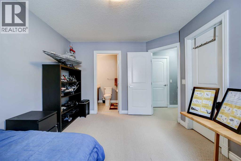 Single Family House for Sale in #   Avenue NE Tuxedo Park Calgary 
