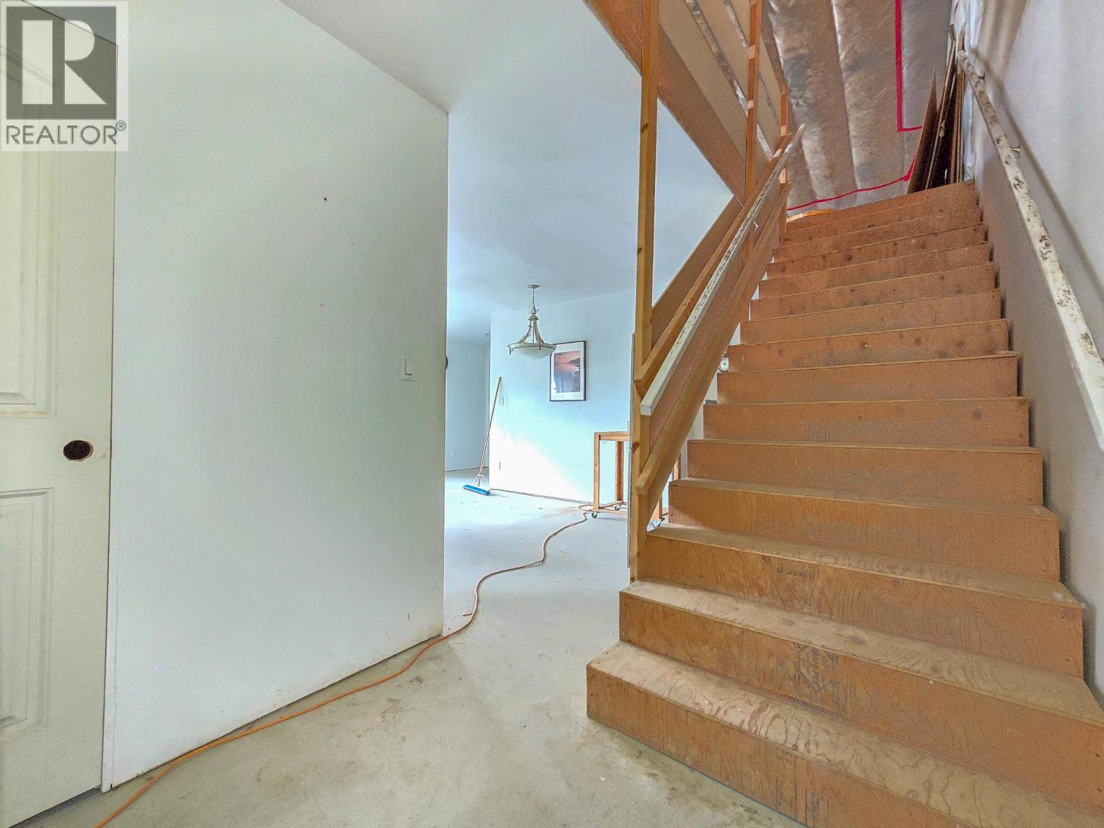 4772 Crescentwood Drive, Edgewater