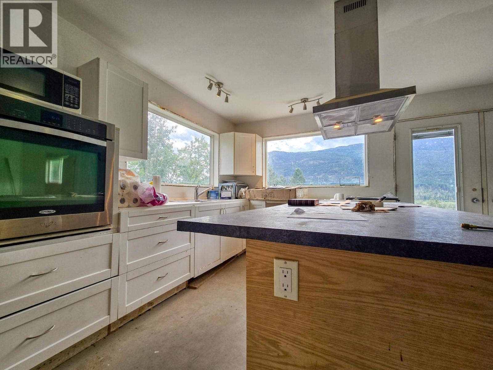 4772 Crescentwood Drive, Edgewater