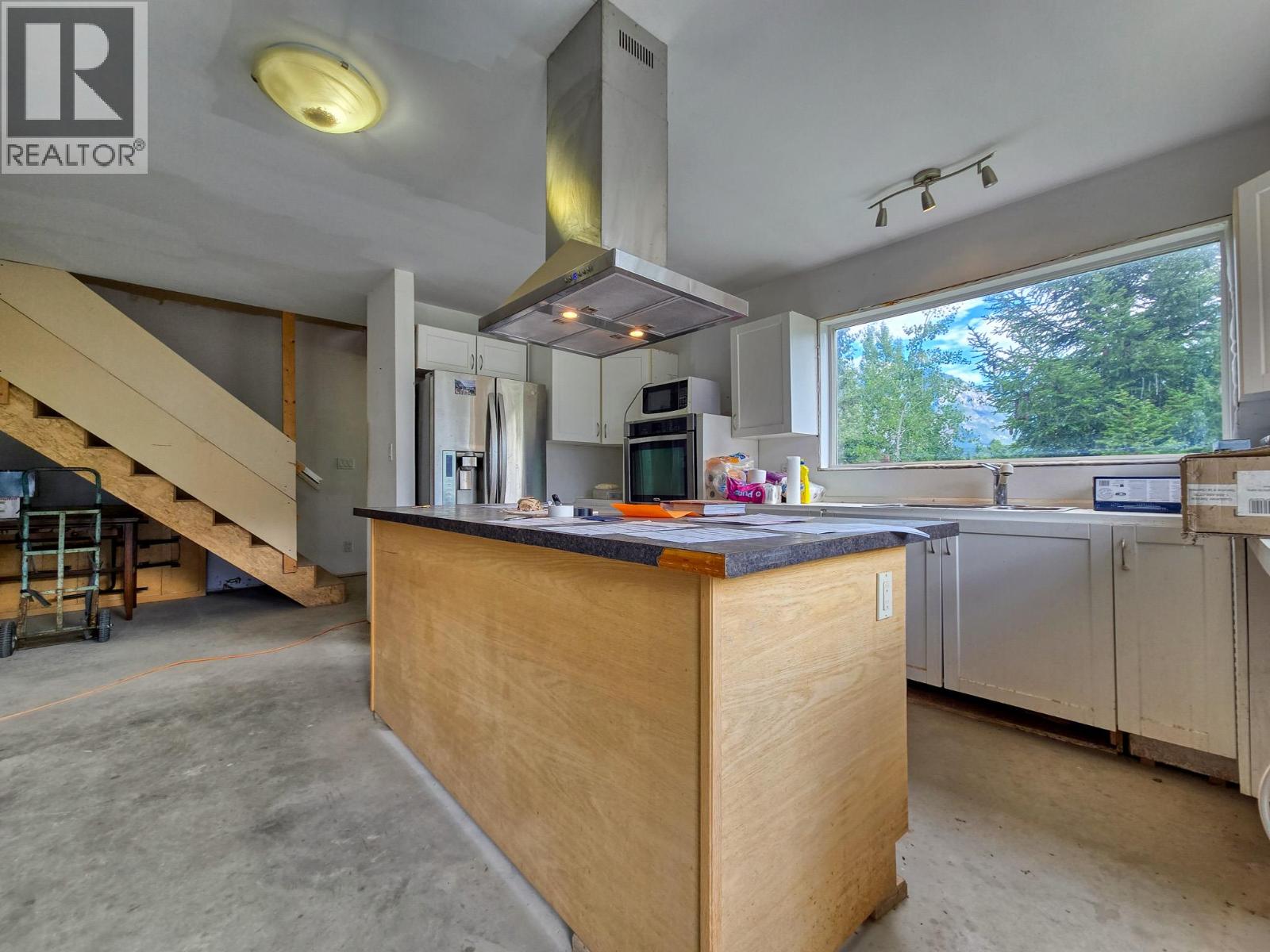 4772 Crescentwood Drive, Edgewater