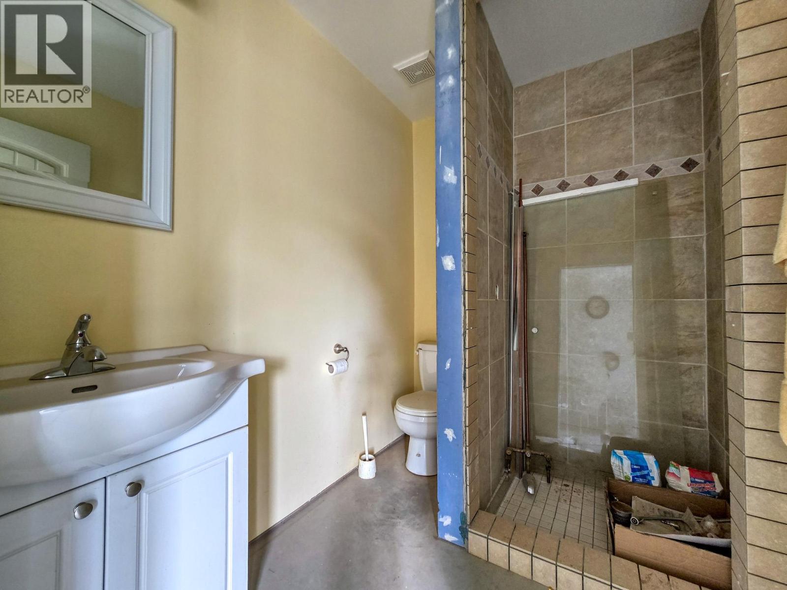 4772 Crescentwood Drive, Edgewater